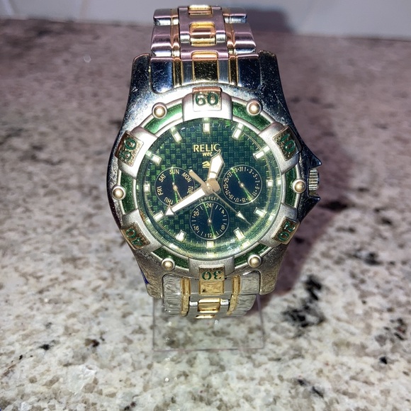 UEC Relic WET by Fossil men's watch two tone band with green face - Picture 2 of 11